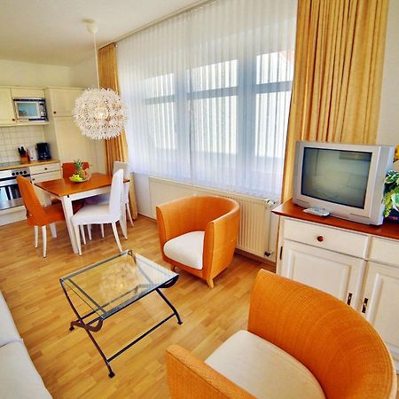 Ferienwohnung Binzer Strandgut Im Haus Jahreszeiten Binz Bagian luar foto