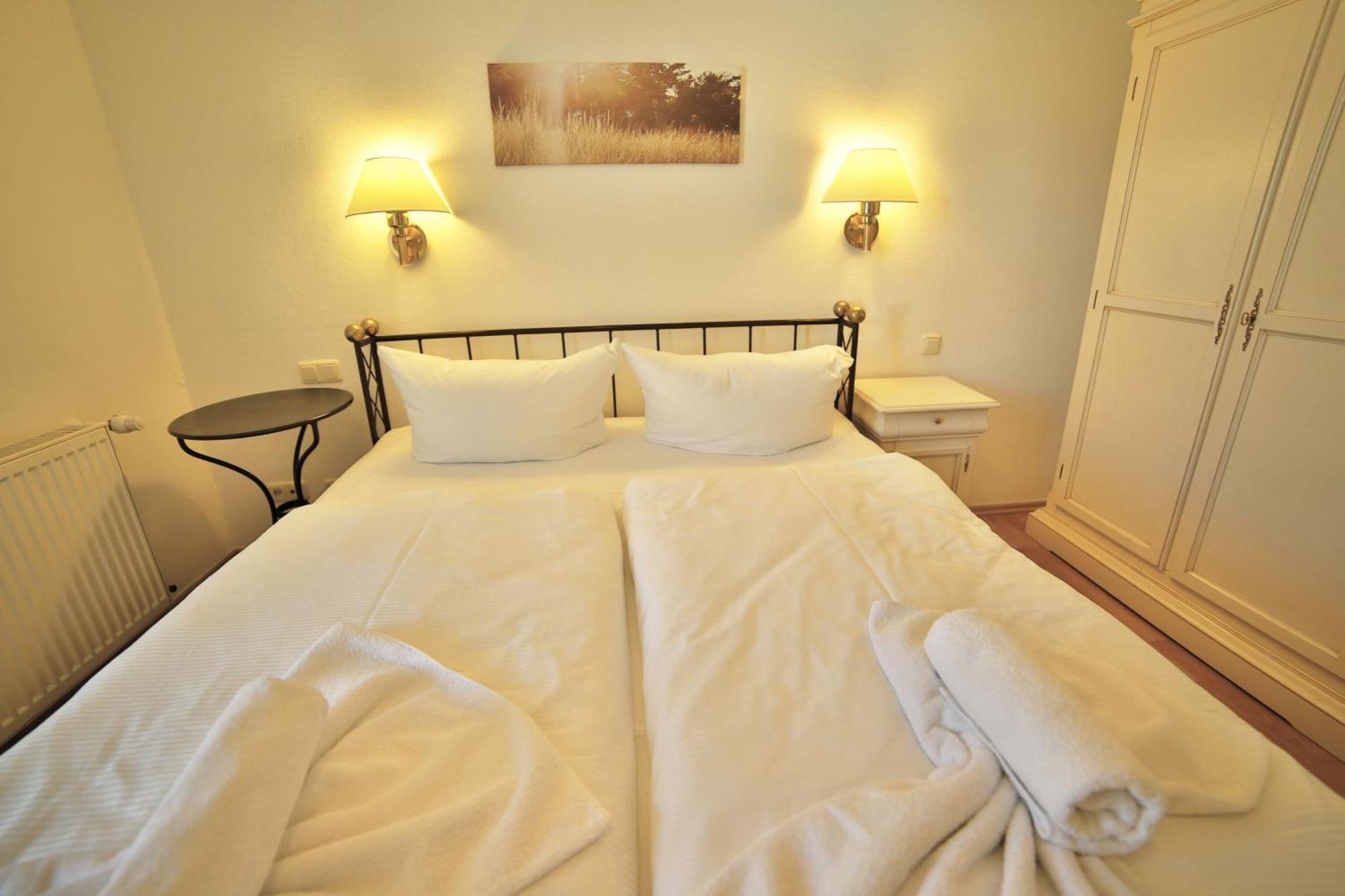 Ferienwohnung Binzer Strandgut Im Haus Jahreszeiten Binz Bagian luar foto