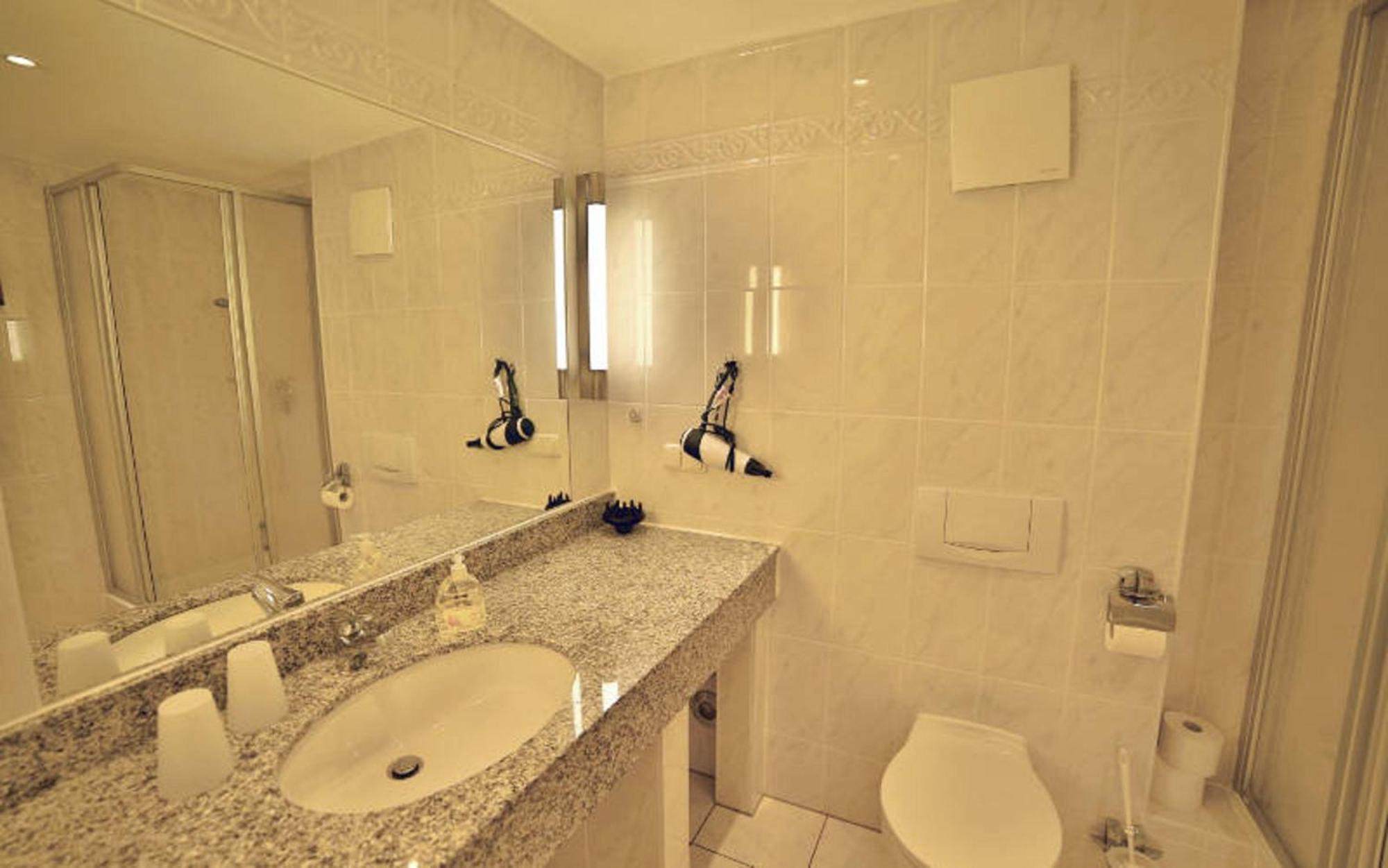 Ferienwohnung Binzer Strandgut Im Haus Jahreszeiten Binz Bagian luar foto