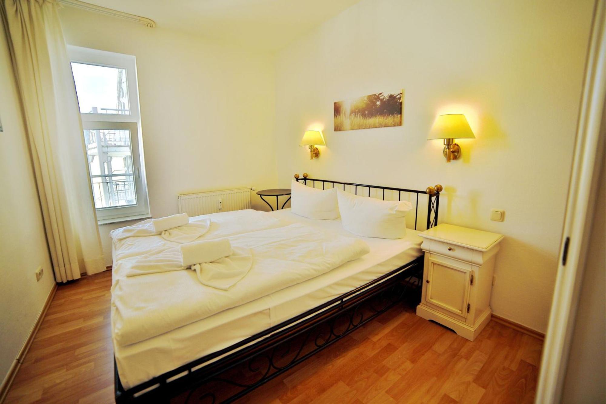 Ferienwohnung Binzer Strandgut Im Haus Jahreszeiten Binz Bagian luar foto