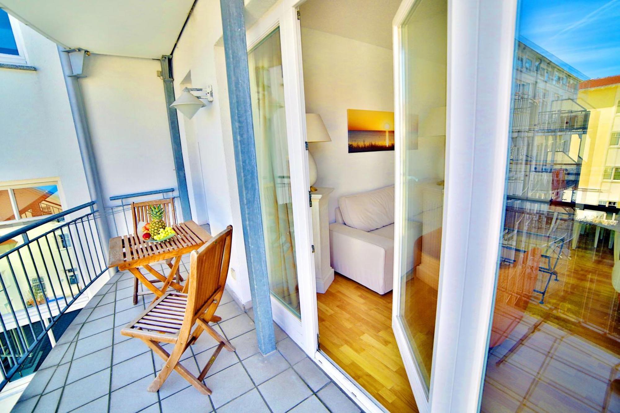 Ferienwohnung Binzer Strandgut Im Haus Jahreszeiten Binz Bagian luar foto