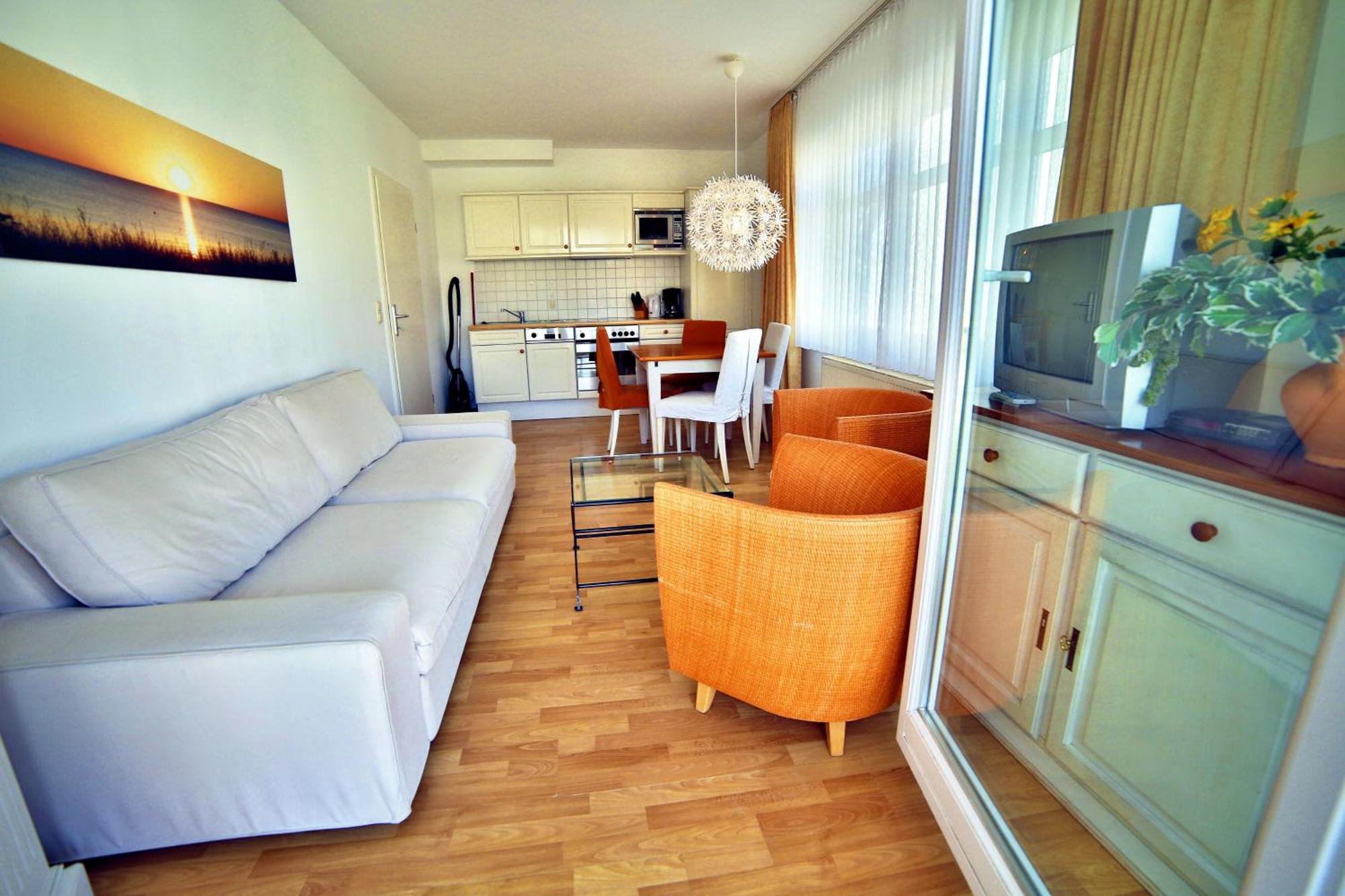 Ferienwohnung Binzer Strandgut Im Haus Jahreszeiten Binz Bagian luar foto