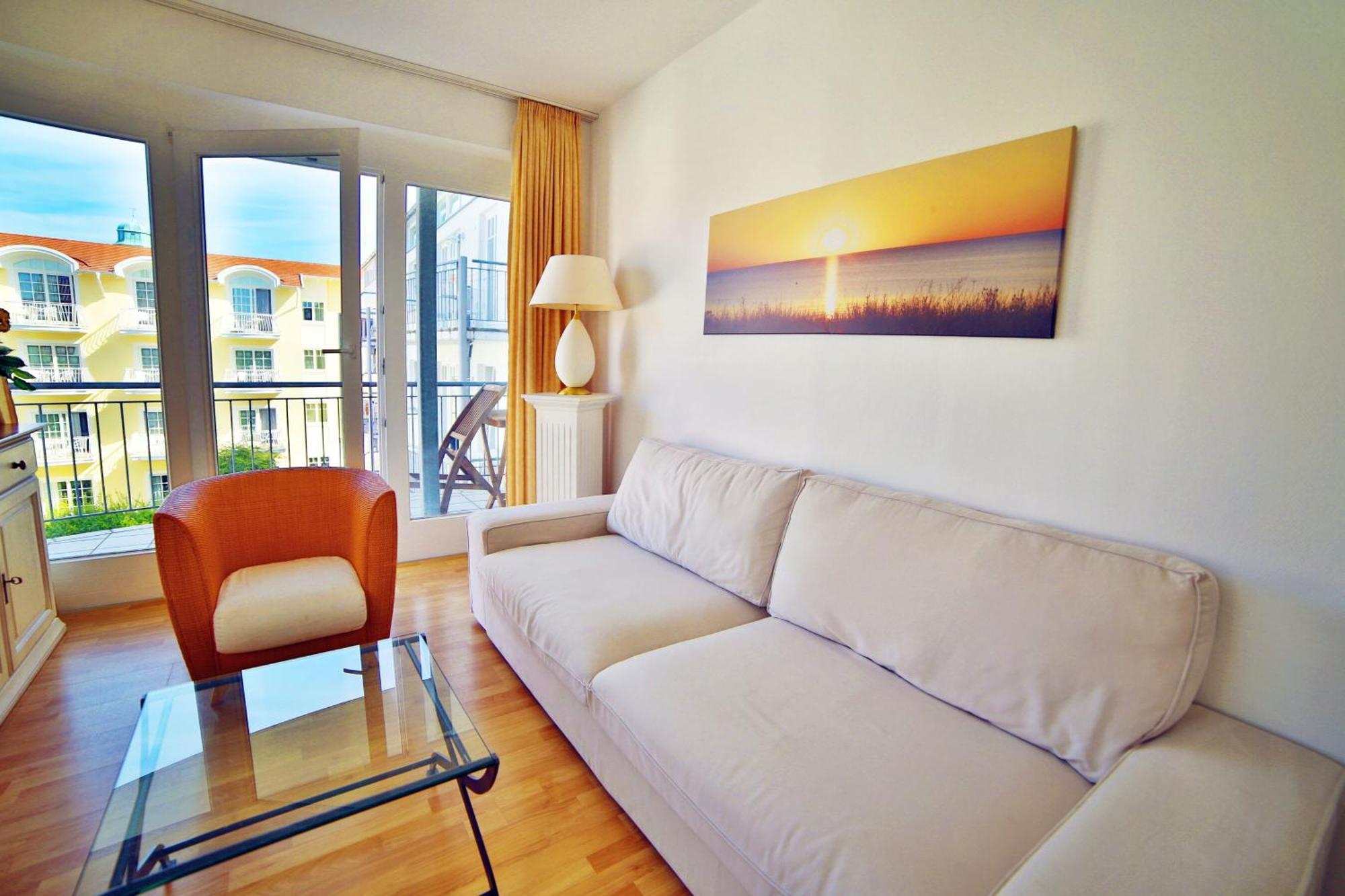 Ferienwohnung Binzer Strandgut Im Haus Jahreszeiten Binz Bagian luar foto